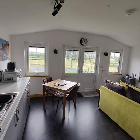 Bumble Bee Cabin Bootle  Екстериор снимка