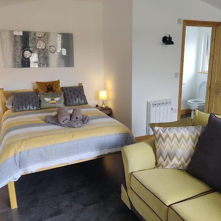 Bumble Bee Cabin Bootle  Екстериор снимка