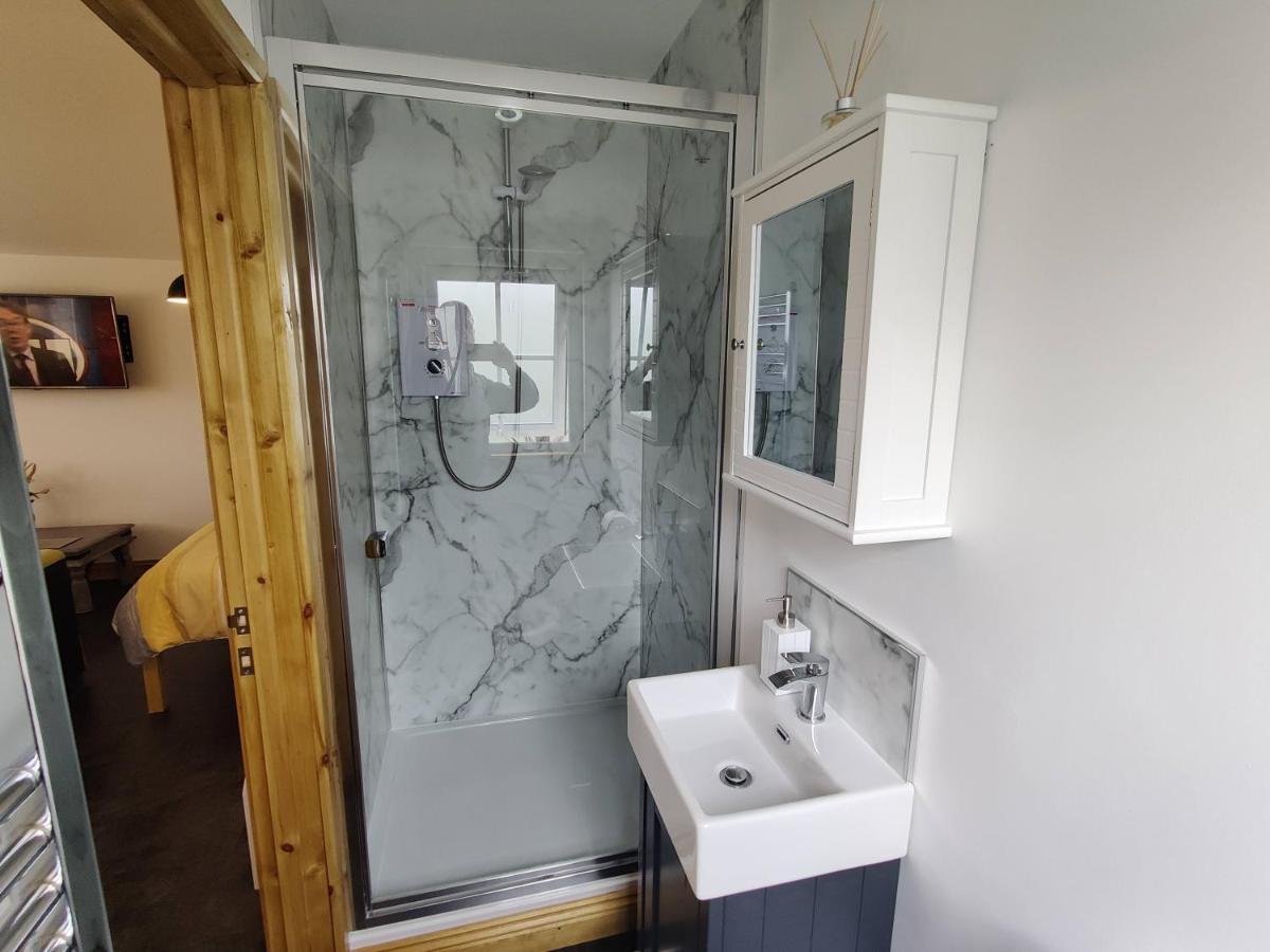 Bumble Bee Cabin Bootle  Екстериор снимка