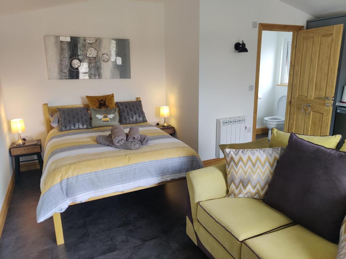 Bumble Bee Cabin Bootle  Екстериор снимка