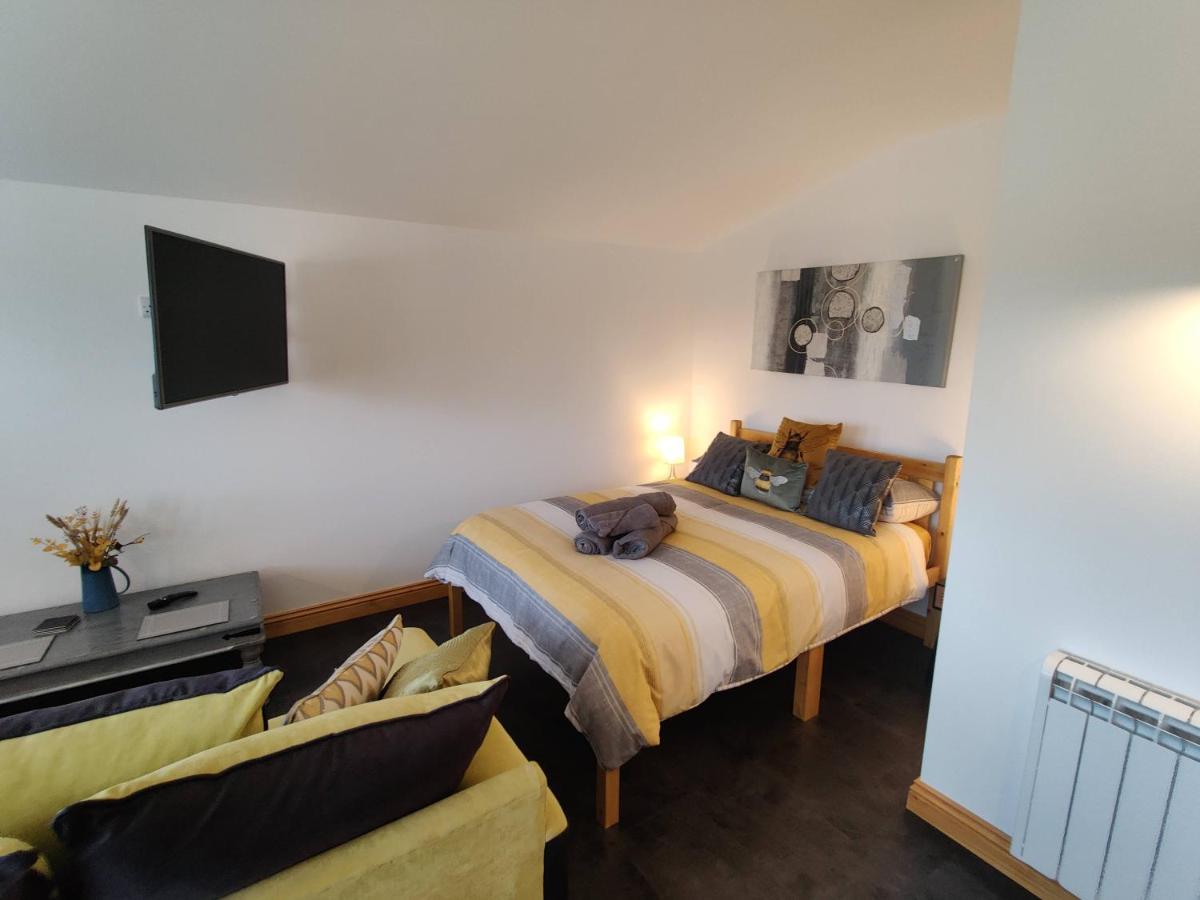 Bumble Bee Cabin Bootle  Екстериор снимка